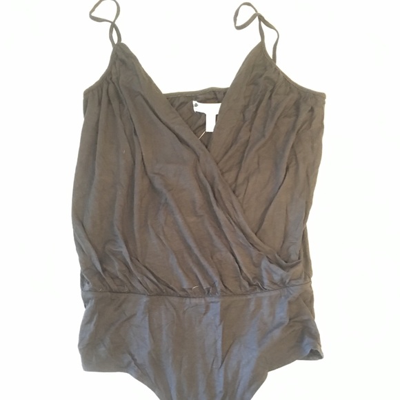 Women’s low v neck bodysuit - Picture 3 of 5